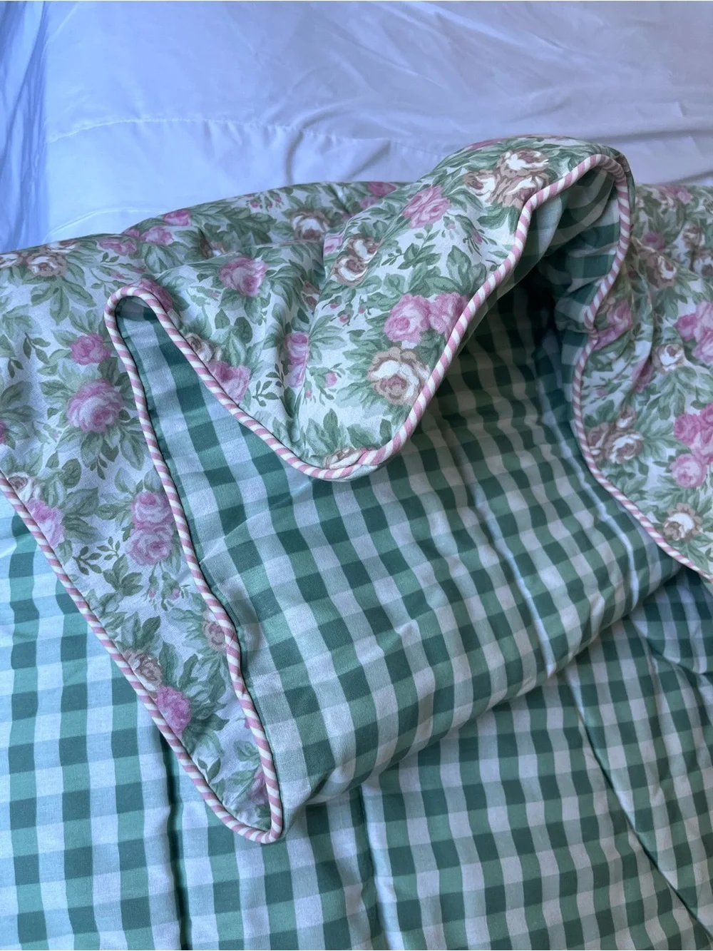 Vintage Westpoint Steven's Reversible Gingham & Floral Twin size Comforter